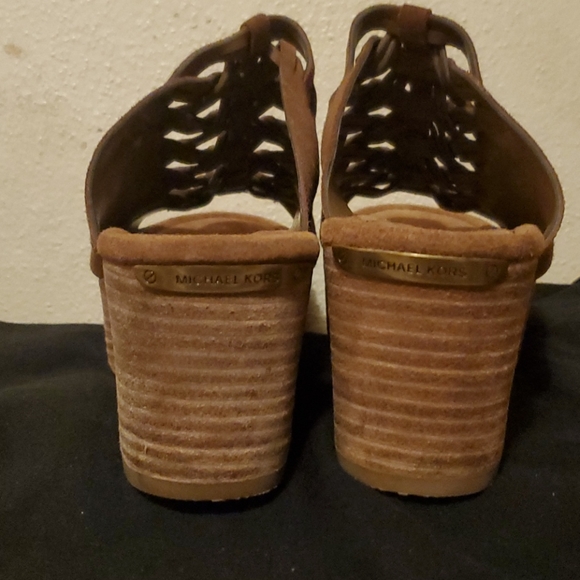 Shoes - Picture 2 of 4